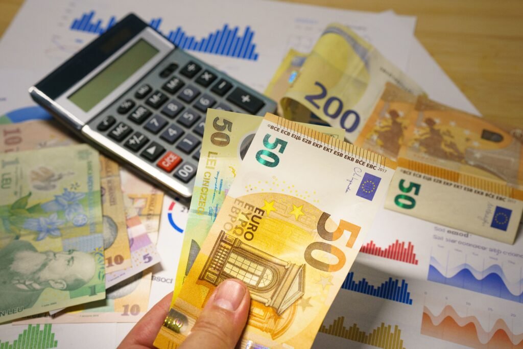  Sesgos cognitivos, nudges y pensamiento crítico en la economía conductual